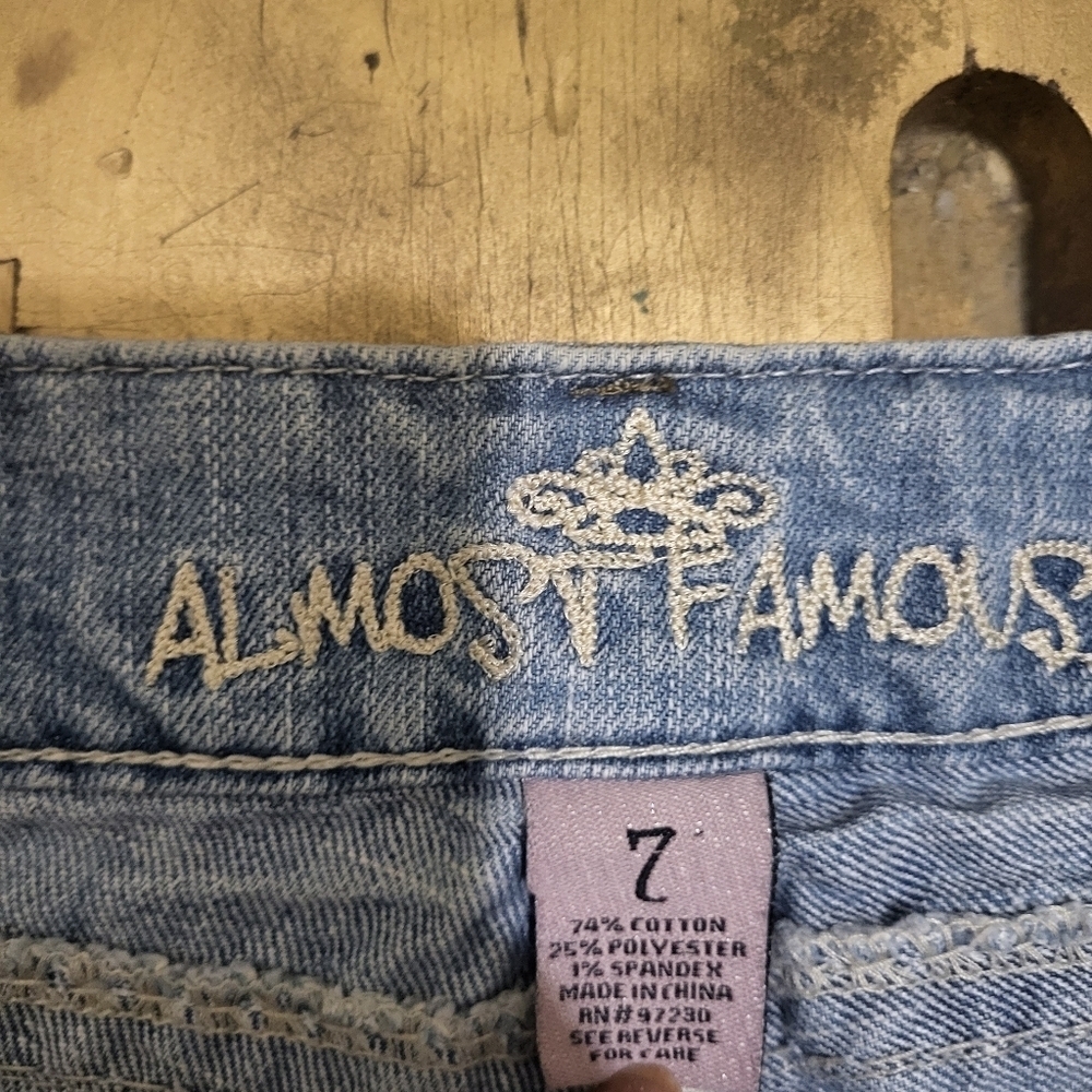 Almost Famous Y2K Capri ,Cuff, Distressed Jeans, Size 7 - Picture 2 of 13